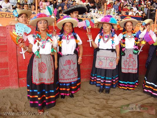 Charreada en honor a Pedro Infante / Charreada in honor to Pedro Infante 2007 ( 11 - 11 )
Al final de evento se llevaron a cabo bailables de los estados de nuestro paÃ­s.

At the end of event they were carried out dances from the states of our country.
Keywords: charreada charros charro asociacion nacional de charros