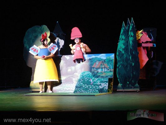 Ã‰rase una vez en LÃ¡tex / Once upon a time in Latex  Regina Orozco 2008 (04-05)
En este espectÃ¡culo participaron talentos como Roberto Cabral, Carlos Bieletto y el mÃºsico Baldomero JimÃ©nez. Este espectÃ¡culo se llevÃ³ a cabo sin pelos en la lengua para que la gente se concientize sobre el problema de las enfermedades sexuales con el uso del condÃ³n.

In this show participated talent like Roberto Cabral, Carlos Bieletto and musician Baldomero Jimenez. This show took place without mince words for people to awareness on the problem of sexual diseases with the use of condoms.


CrÃ­tica de: YanÃ­n RamÃ­rez.
Keywords: teatro ciudad theater city regina orozco erase latex once upon time vih sida aids
