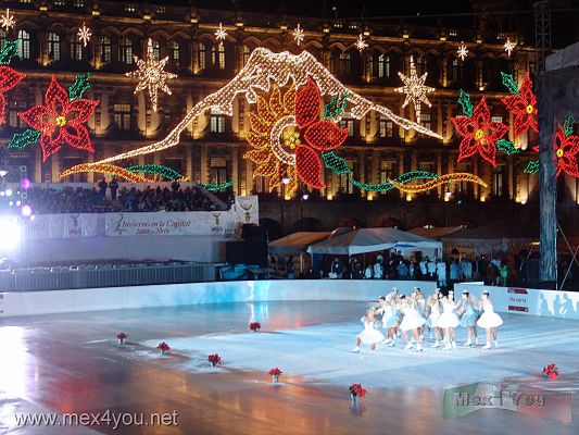 El Cascanueces en la Pista de Hielo / The Nutcracker in the Ice Rink (05-05)
El cuento clÃ¡sico de Navidad de Ernst Theodor Amadeus Hoffmann, por primera vez fue llevado a escena al aire libre, con el cielo negro y estrellado como techo y los edificios del zÃ³calo como marco; mÃ¡s de mil personas, en su mayorÃ­a niÃ±os, acudieron para poder apreciar â€”gratuitamenteâ€” la presentaciÃ³n de esta obra a cargo de la compaÃ±Ã­a que se ha presentado en los grandes escenarios del mundo, en paÃ­ses como CanadÃ¡, Alemania, Estados Unidos, Irlanda, Grecia y los paÃ­ses bajos.

Keywords: pista hielo ice rink nutcracker cascanueces