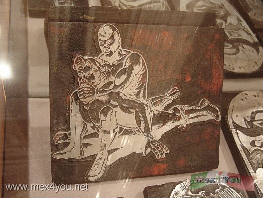 Lucha GrÃ fica 75 Aniversario / Graphic Wrestling 75th anniversary (02-06)
En la exposiciÃ²n LUCHA GRAFICA 75, ANIVERSARIO DEL CONSEJO MUNDIAL DE LUCHA LIBRE, en la que se presenta la obra personal de los artistas Jean SebastiÃ n Ruyer, DemÃ¬an Flores, Dr. Lakra y CristiÃ n Pineda Flores, ademÃ s de la carpeta: Catchascatchcan-Porrazo, tambiÃ¨n participan Alejandro PÃ¨rez Cruz, Pablo LÃ²pez, AndrÃ¨s Mendoza y Humberto ValdÃ¨z, los cuales fueron expuestos en la Casa Lamm. 

In the exhibition FIGHT GRAFICA 75 YEARS OF THE WORLD wrestling, which presents the work of the staff artists Jean Sebastian Ruyer, Demian Flores, and Dr. LAKRA Cristian Flores Pineda, in addition to the folder: Catchascatchcan-whack, also involved Alejandro Perez Cruz, Pablo LÃ³pez, AndrÃ©s Mendoza and Humberto Valdez, which were exhibited in the Casa Lamm
Keywords: lucha libre wrestling consejo mundial anniversary aniversario lakra cristian pineda Doctor casa lamm  catchascatchcan porrazo jean sebastian