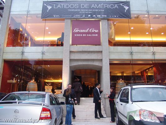 Clausura ExposiciÃ³n Latidos de AmÃ©rica Rejas Chapultepec /  America's Hearth Beat   Chapultepec Grates 2008 (01- 06)
El dÃ­a jueves 10 de julio se llevÃ³ a cabo en el Grand Cru de Polanco la clausura de la exposiciÃ³n de Latidos de AmÃ©rica del Bosque de Chapultepec a cargo de fotÃ³grafo Ariel CarloMagno.

On Thursday July 10th took place at Grand Cru in Polanco of the closing of the exhibition America's Heartbeats in the  Chapultepec woods  by photographer Ariel Carlomagno.
Keywords: grand cru exposicion exhibition exposition chapultepec rejas latidos america beat beats vinos wines