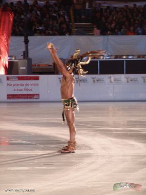 Clausura Pista Hielo / Ending Ice Rink 2008 (02-05)
El sÃ¡bado 12 de enero a las 7:00 de la noche se llevÃ³ a cabo la clausura de la pista de hielo en el ZÃ³calo de la Ciudad de MÃ©xico. El evento comenzÃ³ con la clausura por parte de Marcelo Ebrard y su esposa Mariagna Prats. En tal evento pudimos ver tambiÃ©n patinadores vestidos como Aztecas.
On Saturday, January 12th at 7:00 in the evening took place the closure of the ice rink in the Zocalo of Mexico City. The event began with the closure by Marcelo Ebrard and his wife Mariagna Prats . In this event we also see skaters dressed as Aztecs.
Keywords: clausura pista hielo ending Ice rink zocalo ciudad mexico city