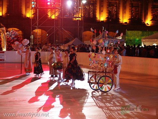 Clausura Pista Hielo / Ending Ice Rink 2008 (03-05)
En la clausura de la pista de hielo pudimos ver una representaciÃ³n sobre hielo de las etapas de la Ciudad de MÃ©xico.

At the ending of the ice rink we saw a representation of ice of the different ages of Mexico City.
Keywords: clausura pista hielo ending Ice rink zocalo ciudad mexico city