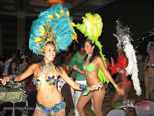 Carnaval de Brasil / Brasil Carnival in Mexico City 2010 (02-05)
La mÃºsica de Samba se hizo sentir en el SalÃ³n Emperador y las bellas bailarinas que contagiaban a bailar a los espectadores, los cuales tomaron tambiÃ©n una megaclase de este ritmo brasileÃ±o. 

Samba music was felt in the Emperor's Hall and the beautiful dancers that would infect the audience dancing, which also took this Megacles Brazilian rhythm.

Photo by: JesÃºs SÃ¡nchez
Keywords: carnaval carnival brasil hotel marquis