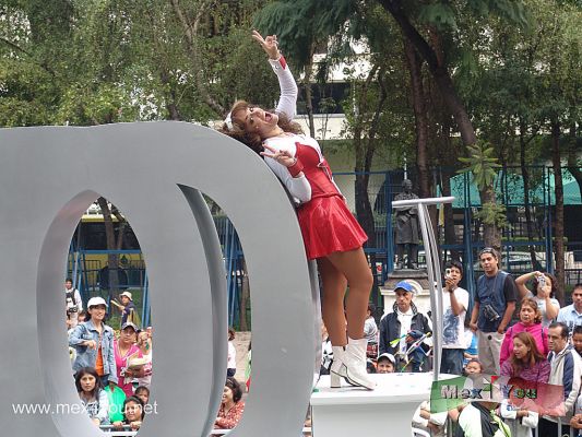 Desfile de los NiÃ±os del Bicentenario / Bicentennial Kids Parade 2009 (01-04)
El domingo 13 de septiembre se llevÃ³ a cabo en el Paseo de la Reforma se llevÃ³ a cabo el Desfile de los NiÃ±os por el Bicentenario con la cantante de los niÃ±os Tatiana encabezando el desfile. 
Keywords: desfile parade niÃ±os kids children bicentenario bicentennial paseo reforma avenue tatiana