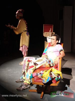 Soy JasÃ³n y tengo 28 aÃ±os / I am Jason and I am 28 years old (04-04)
Soy JasÃ³n, tengo 28 aÃ±os, obra que presenta la CompaÃ±Ã¬a de Teatro El Caballero Inexistente, en coproducciÃ³n con el Gobierno del Estado de YucatÃ¡n , a travÃ©s del Instituto de Cultura de YucatÃ¡n; el museo de Arte Popular (MAP), y el diseÃ±ador Sergio AlcalÃ¡.
Keywords: soy jason tengo 28 aÃ±os i am 28 years old