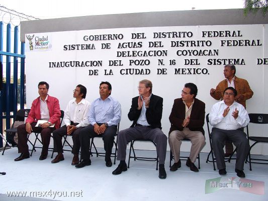 ReposiciÃ³n Pozo de Agua en CoyoacÃ¡n / CoyoacÃ¡n Well Replacement 2007 ( 02-07)
Autoridades del sistema de aguas de la Ciudad de MÃ©xico (SACM) asistieron a la inauguraciÃ³n de este nuevo pozo, ya que el anterior, el cual se ubicaba en Avenida PerifÃ©rico entre las calles de Av. MÃ©xico 1968 y Munich 1972 en la colonia OlÃ­mpica habÃ­a concluido su vida Ãºtil. 
Authorities of the water system of Mexico City (SACM) attended the inauguration of this new well, since the previous one, which was located in Peripheral Avenue between the streets of Mexico 1968 Av. and Munich 1972 in the Olympic neighborhood had concluded its life utility
Keywords: pozo coyoacan pedregales well  heberto castillo juarez