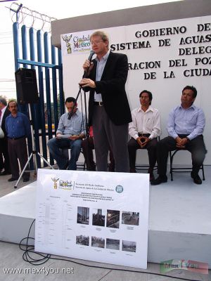 ReposiciÃ³n Pozo de Agua en CoyoacÃ¡n / CoyoacÃ¡n Well Replacement 2007 ( 03-07)
El Delegado de CoyoacÃ¡n explicÃ³ que CoyoacÃ¡n es mÃ¡s que el jardÃ­n hidalgo y que hay asuntos pendientes en las distintas regiones de esta delegaciÃ³n y que el delegado estÃ¡ preocupado por cumplir. 

The Delegate of CoyoacÃ¡n explained that Coyoacan is more than the Hidalgo  garden and that there are pending subjects in the different regions from this delegation and  the delegate is worried to fulfill.
Keywords: pozo coyoacan pedregales well  heberto castillo juarez