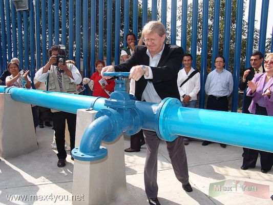 ReposiciÃ³n Pozo de Agua en CoyoacÃ¡n / CoyoacÃ¡n Well Replacement 2007 ( 05-07)
El Delegado Heberto Castillo Juarez inaugurÃ³ este sistema abriendo la llave del mismo. 

Delegate Heberto Castillo Juarez inaugurated the system opening the key of this one.
Keywords: pozo coyoacan pedregales well  heberto castillo juarez