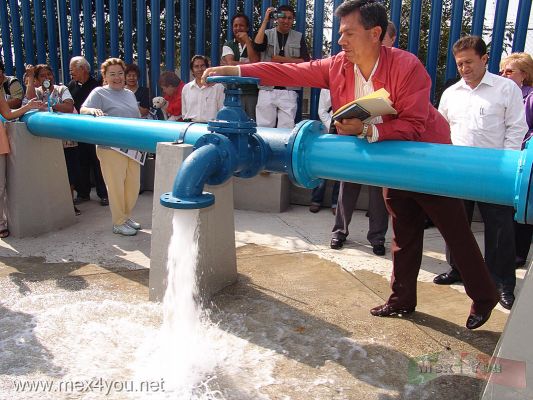 ReposiciÃ³n Pozo de Agua en CoyoacÃ¡n / CoyoacÃ¡n Well Replacement 2007 ( 06-07)
Dicho pozo se perforÃ³ a una profundidad de 250 metros y aportarÃ¡ a la red de distribuciÃ³n un caudal de 30 litros por segundo beneficiando aproximadamente a 25 mil habitantes de las colonias Santo Domingo, Ajusco, Pedregal de Carrasco y Santa Ãšrsula, principalmente. 

This well was perforated to a depth of 250 meters and will approximately contribute to the network of distribution a volume of 30 liters per second benefitting to 25 thousand inhabitants from the Santo Domingo, Ajusco, Pedregal de Carrasco and Santa Ãšrsula, neighborhoods mainly.
Keywords: pozo coyoacan pedregales well  heberto castillo juarez