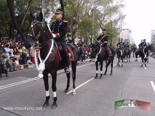 Desfile Militar / Military Parade 2009 (06-19)
Como siempre los cadetes fueron el blanco de los piropos y la admiraciÃ²n de la gente asistente, sobre todo de las chicas. 
Keywords: militar desfile parade military army ejercito mexicano mexican fiestas patrias party ciudad mexico city 16 septiembre september