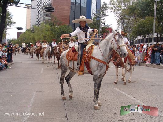 Desfile Militar / Military Parade 2009 (10-19)
Hasta la infancia mexicana estuvo presente mostrando sus habilidades y causando gran admiraciÃ³n. 
Keywords: militar desfile parade military army ejercito mexicano mexican fiestas patrias party ciudad mexico city 16 septiembre september charro charros charreria mexicana 