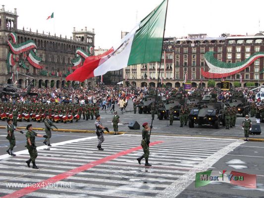 Desfile Militar / Military Parade 2009 (13-19)
Foto de JesÃ¹s SÃ nchez.
Keywords: militar desfile parade military army ejercito mexicano mexican fiestas patrias party ciudad mexico city 16 septiembre september zocalo