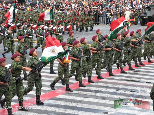Desfile Militar / Military Parade 2009 (14-19)
Foto de JesÃ¹s SÃ nchez.
Keywords: militar desfile parade military army ejercito mexicano mexican fiestas patrias party ciudad mexico city 16 septiembre september