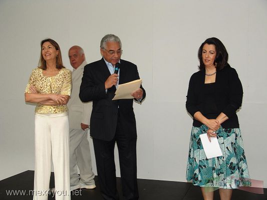 InauguraciÃ³n Amate-Papiro MAPr/ Opening Amate-Papiro Popular Art Museum
El SÃ¡bado 17 de mayo se llevÃ³ a cabo en el Museo de Arte Popular la inauguraciÃ³n de la exposiciÃ³n " Amate y Papiro ... un diÃ¡logo histÃ³rico" con la presencia de Lourdes Aranda Bezaury, el Embajador de la RepÃºblica Ãrabe de Egipto en MÃ©xico, Aly Houssam El-Din El-Hefny; Marie ThÃ©rÃ¨se Hermand de Arango, Presidenta de la AsociaciÃ³n Amigos del MAP; y el Director General del MAP, Walther Boelsterly. 
On Saturday May 17t was held at the Museum of Folk Art the opening of the exhibition "Amate and Papyrus ... a historic dialogue" with the presence of Lourdes Aranda Bezaury, the ambassador of the Arab Republic of Egypt in Mexico Aly Houssam El-Din El-Hefny, Marie-ThÃ©rÃ¨se Brotherhood of Arango, president of the association Friends of the MAP and the
Keywords: museo arte popular inauguracion opening embajador ambassador egypt egipto amate papiro