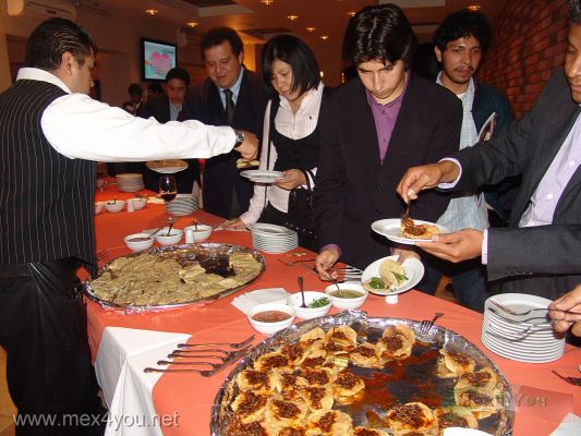 PremiaciÃ³n Casa Regia Restaurante / Casa Regia Restaurante Award (05-07)
Al ver el menÃº de Casa Regia, se darÃ¡ cuenta de las deliciosas opciones que ofrece la cocina de Monterrey ademÃ¡s del tÃ­pico Cabrito. Que tal unos taquitos de borrego, de arrachera o unos frijolitos con " Veneno", el cual estÃ¡ preparado a base de carne de cerdo.

With a glympse at the menu Regia House, you will find delicious options offered by the  Monterrey kitchen in addition to the typical kid. Such some taquitos de borrego, or about frijolitos with arrachera "Poison", which is prepared to pork.
Keywords: restaurante monterrey casa regia polanco cocina comida food cuisine