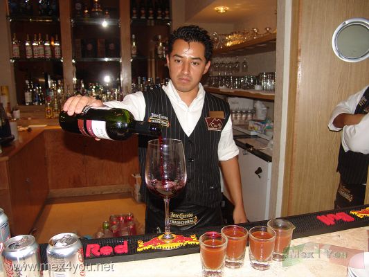 PremiaciÃ³n Casa Regia Restaurante / Casa Regia Restaurante Award (07-07)
El restaurante Casa Regia ofrece una gran variedad de vinos de las regiones mÃ¡s famosas del mundo, incluyendo nuestro paÃ­s con vinos de Baja California y tambiÃ©n hay para todos los bolsillos desde vinos desde 150 hasta 1600 pesos por botella.

The Regia House restaurant offers a wide variety of wines from the regions most famous in the world, including our country with wines from Baja California and also there for all budgets from wines from 150 to 1600 pesos per bottle.
Keywords: restaurante monterrey casa regia polanco cocina comida food cuisine