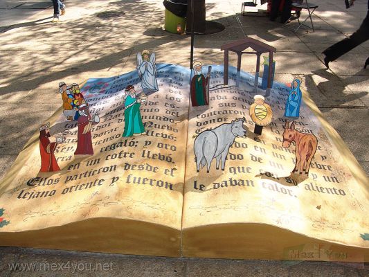 Nacimientos en la Ciudad de MÃ©xico /  Nativity Scenes in Mexico City (05-07) 2008
Que tal este Nacimiento en medio del Festival de Libros en el Paseo de la Reforma.  El nacimiento es representado como esos libros para niÃ±os donde las imÃ¡genes salen de la pÃ¡gina del mismo.

How about this birth in the middle of the Festival of Books on the Paseo de la Reforma. The birth is portrayed as such children's books where the images come from the same page.

Nacimiento de la CÃ¡mara Nacional de la Industria Editorial Mexicana. 
Keywords: nacimientos nativity scenes paseo reforma avenue mexico city navidad xmas christmas