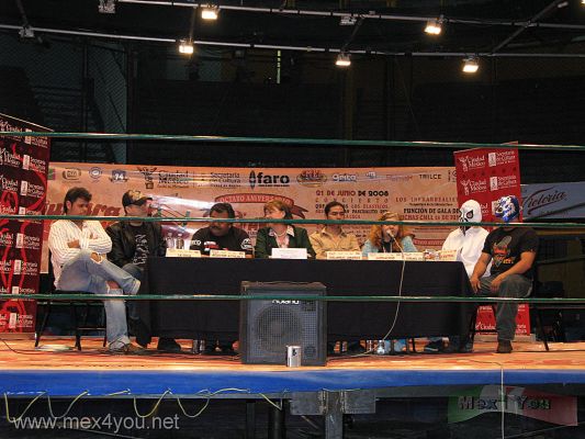 Octavo Aniversario del Faro de Oriente/  Faro de Oriente Eighth Anniversary  (01-05)
El 19 de Junio se llevÃ³ a cabo una conferencia de prensa en la Arena Coliseo para dar a conocer las actividades en el FÃ¡brica de Artes y Oficios (Faro) de Oriente en su octavo aniversario.

On June 19th took place a press conference at the Coliseum Arena to publicize activities in the Middle Lighthouse at its eighth anniversary.

Foto de: JesÃºs Sanchez
Keywords: faro oriente ring lucha libre iztapalapa