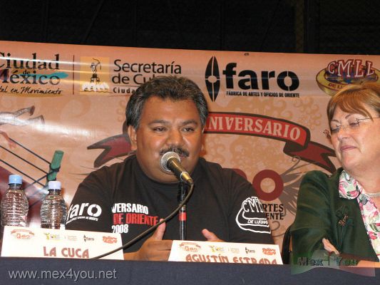 Octavo Aniversario del Faro de Oriente/  Faro de Oriente Eighth Anniversary  (03-05)
El Director del FARO AgustÃ­n Estrada expresÃ³:â€œcuando nosotros empezamos a planear a quÃ© Ã­bamos a dedicar el octavo aniversarioâ€” un octavo aÃ±o muy difÃ­cil y en el que agradecemos la sensibilidad de la seÃ±ora Elena Cepeda, a la comunidad y a nuestro equipoâ€” empezamos a parafrasear â€œla luchaâ€¦la lucha libreâ€ que es la lucha diaria tambiÃ©n: la lucha cotidiana de la gente comÃºn que nos rodea, esa vida diaria de la que tambiÃ©n hemos aprendido que entre mÃ¡s locales somos mÃ¡s universales nos hacemosâ€.
The Director of Faro Agustin Estrada said: "When we began to plan what we were going to dedicate the eighth anniversary-eighth very difficult year and we appreciate the sensitivity of Ms. Elena Cepeda, the community and our team-we started paraphrase.
Foto de: JesÃºs Sanchez
Keywords: faro oriente ring lucha libre iztapalapa