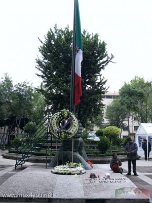 23 aniversario de los Sismos de 1985/ 23th anniversary of the 1985 earthquake (02-06)
En la Plaza de la Solidaridad se depositÃ³ una ofrenda floral para recordar a las vÃ­ctimas de los sismos del 19 de septiembre de 1985.

In the Solidaridad Square was deposited a wreath to remember the victims of the earthquakes of September 19th 1985.

Foto de: JesÃºs SÃ¡nchez
Keywords: temblor sismo sismos 1985 terremoto plaza solidaridad