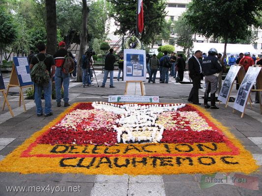23 aniversario de los Sismos de 1985/ 23th anniversary of the 1985 earthquake (03-06)
La DelegaciÃ³n CuauhtÃ©moc depositÃ³ una ofrenda para recordar a las vÃ­ctimas de los sismos del 19 de septiembre de 1985. Una banda de guerra a cargo del cuerpo de bomberos del DF entonÃ³ un toque de silencio por las vÃ­ctimas de 1985.

The Cuauhtemoc Delegation  deposited an offering to remember the victims of the earthquakes of September 19, 1985.A band of war by the fire brigade of DF play a touch of silence for the victims of 1985.

Foto de: JesÃºs SÃ¡nchez
Keywords: temblor sismo sismos 1985 terremoto plaza solidaridad