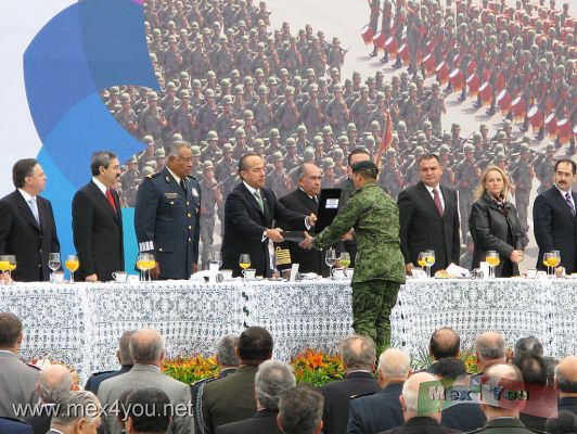 DÃ¬a del EjÃ¨rcito / Army Day (01-03)
En la conmemoraciÃ³n del DÃ­a del EjÃ©rcito, el presidente Felipe CalderÃ³n calificÃ³ como cobardes y traidores a la Patria a quienes usan a mujeres y niÃ±os en su estrategia para provocar el repliegue del EjÃ©rcito en su lucha contra la delincuencia organizada. Al evento asistieron el licenciado JosÃ¨ Natividad GonzÃ lez ParÃ s, Gobernador Constitucional del estado de Nuevo LeÃ²n, aestuvo acompaÃ±ado por el gabinete de seguridad integrado por los secretarios de Defensa, Marina, GobernaciÃ³n, Seguridad PÃºblica, PGR y FunciÃ³n PÃºblica. 

In commemorating Army Day, President Felipe CalderÃ³n described as cowards and traitors to the Fatherland who used women and children in their strategy to provoke the withdrawal of the army in its fight against the crime. 
Keywords: dia ejercito army day monterrey calderon