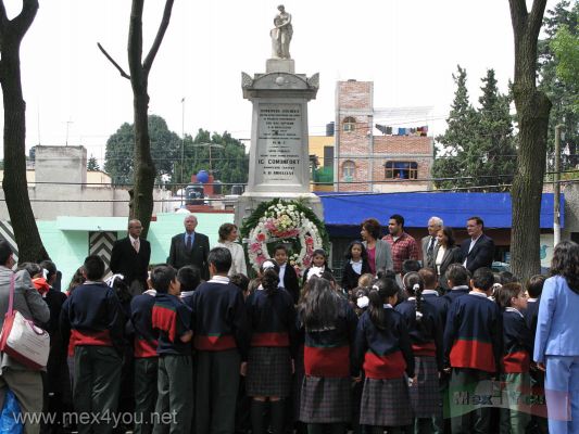 ConmemoraciÃ³n de la Batalla de Churubusco / Churubusco Battle Conmemoration (05-05)
Las autoridades depositaron una ofrenda floral al General Anaya por la herÃ³ica batalla ofrecida ante el ejÃ©rcito invasor y recordando la frase de Fray Servando Teresa de Mier:  " Juntos somos Libres" 



Photos by: JesÃºs Sanchez
Keywords: batalla defensa churubusco invasion norteamerican intruder general anaya museo intervenciones museum