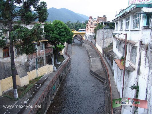 Paseo del RÃ­o y sus Puentes. Orizaba / Veracruz
El Paseo del RÃ­o es un paseo turÃ­stico a lo largo de los 3.5 km de riÃ³ que atraviesan la ciudad. Nace en las faldas del volcÃ¡n Pico de Orizaba a una altura aproximada de 2.800 metros sobre el nivel del mar. 

Text & Photo by: Antonio Pacheco 
Keywords: paseo del rio puentes orizaba veracruz