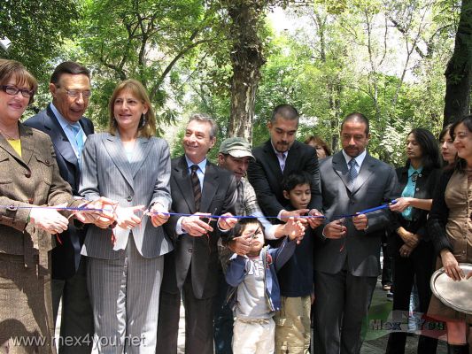 Horizonte Igualdad NiÃ±os, NiÃ±as y Adolescentes en MÃ©xico / Horizon Equality Boys, Girls, Teens Mexico 2008 (01- 05)
El Lunes 21 de Julio se inaugura la exposiciÃ³n " Ya ves ... somos iguales" en las Rejas de Chapultepec con personalidades como la Secretaria de Cultura, Elena Cepeda de LeÃ³n, David Serur, Consejo consultivo de UNICEF en MÃ©xico, Susana Sottoli, Representante de UNICEF en MÃ©xico, Cesar Costa, Embajador de UNICEF en MÃ©xico, Carlos Ortega de Nextel, cortaron el listÃ³n de la inauguraciÃ³n, la cual estarÃ¡ hasta el 24 de Agosto. 

 

Foto de:  JesÃºs Sanchez.
Keywords: rejas chapultepec woods elena cepeda exposicion fotografia fotografias exposition photo