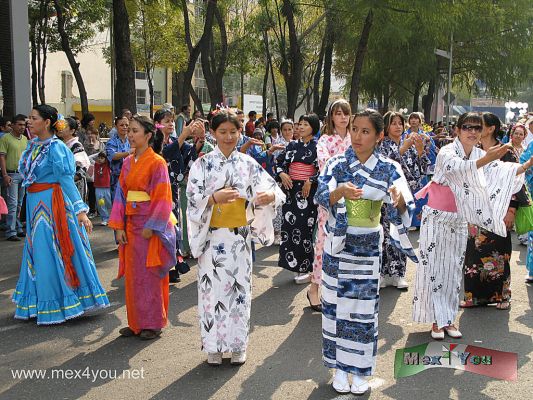 400 aÃ±os de Relaciones MÃ©xico - JapÃ³n /  400 Years Relations Mexico - Japan (02-05)
Pudimos apreciar tambiÃ©n en el desfile elementos de la cultura japonesa como por ejemplo el anime o animaciÃ³n japonesa, abanicos y hasta un mariachi japonÃ©s. A lo largo del espacio comprendido entre el Ãngel y la Diana Cazadora se montaron estantes donde se vendÃ­an artÃ­culos procedentes de JapÃ³n, asÃ­ como se difundÃ­a el turismo y la cultura de este paÃ­s. 

Photo by: JesÃºs SÃ¡nchez 
Keywords: 400 aÃ±os relacion relaciones mexico japon japan