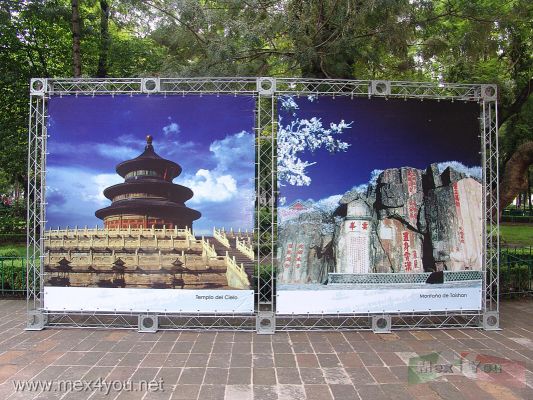 Experimentar  China en MÃ©xico / Experimenting China in Mexico 2007  (02-15)
En lugares como por ejemplo: La Alameda Central, en el Hemiciclo a Juarez se lleva a cabo a partir del SÃ¡bado 21 de Julio  una exposiciÃ³n de fotografÃ­as sobre lugares y temas de China por ejemplo: paisajes,  construcciones, kung-fu,  aspectos actuales de la cultura China, etc.

In places like : The Alameda, in the Hemicycle  to Juarez is carried out from Saturday 21st  July a exhibition of pictures about  places and subjects of China for example: landscapes, constructions, kung-fu, current  aspects of the Chinese culture, etc.

Keywords: china mexico exposicion fotografia paseo reforma ciudad mexico city