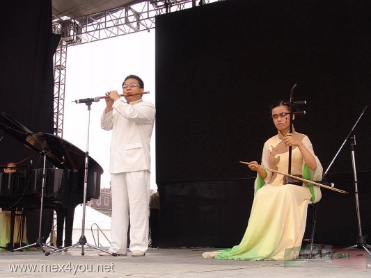Experimentar  China en MÃ©xico / Experimenting China in Mexico 2007  (05-15)
Hasta pudimos disfrutar de la interpretaciÃ³n del Jarabe TapatÃ­o en instrumentos tradicionales Chinos.  

 We could enjoy the interpretation of our â€œ Jarabe TapatÃ­o â€œ   in Chinese traditional instruments.

Keywords: china mexico exposicion fotografia paseo reforma ciudad mexico city