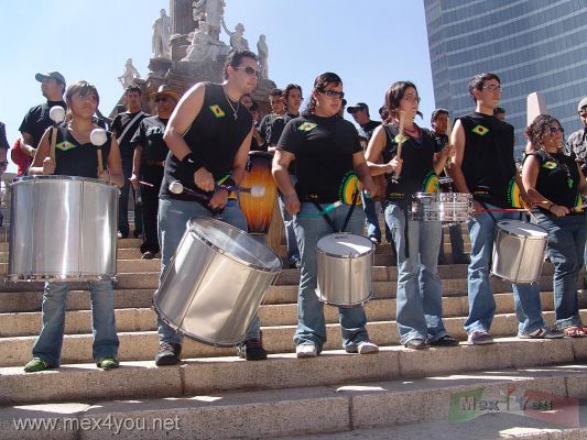DÃ­a del Tambor / Drum Day (01-06)
Tambores elaborados en materiales como bamboo, palma, y modernos materiales como polÃ­meros se hicieron escuchar en este desfile del DÃ­a del Tambor.

Drums made of  materials like bamboo, palms, and modern materials like polymers were heard on this Day parade drum.
Keywords: tambor drum desfile angel independence independencia