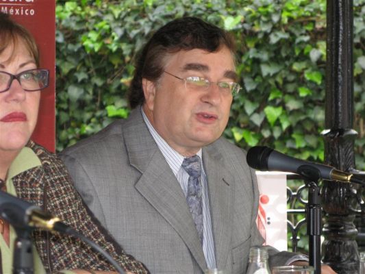 Festival Viva Vivaldi /   Viva Vivaldi Festival 2008 (05-05)
Michael Meissner
AnunciÃ³  que para el 2010 se estrenarÃ¡ una Ã³pera con motivo de la RevoluciÃ³n Mexicana. Para el 2009 se celebrarÃ¡ el  200 aniversario de J Hayden â€œEl mundo de la Lunaâ€ . 5 estrenos mundiales musicales obras inspiradas en Vivaldi .Estos estrenos serÃ¡n hechos con la orquesta Viva Vivaldi caracterizados con ropa de Ã©poca interpretando mÃºsica contemporÃ¡nea. 
Meissner announced that by 2010 will premiere an opera during the Mexican Revolution. To be held on the 2009 anniversary of 200 J Hayden "The world of the Moon." 5 world premieres musical works inspired by Vivaldi. These releases will be made with the orchestra Viva Vivaldi characterized with vintage clothing interpreting contemporary music.
Photos by:JesÃºs Sanchez
Keywords: viva vivaldi festival centro italiano cultura culture italian center