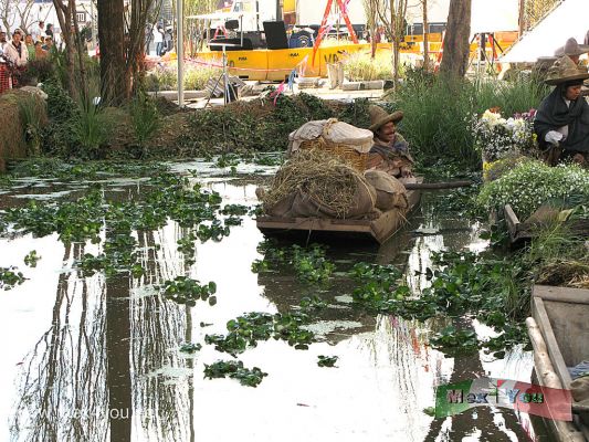 Pizarrazo  de la pelÃ¬cula mexicana EL ATENTADO  (03-04)
En esta Ã rea de la Ciudad de MÃ©xico pudimos ver a lo que fuÃ¨ la Antigua Ciudad de MÃ¨xico con sus canales y la gente vistiendo a la usanza de la Ã¨poca de Porfirio DÃ¬az. 




Photo: JesÃ¹s SÃ nchez
Keywords: pizarrazo atentado pelicula film movie 