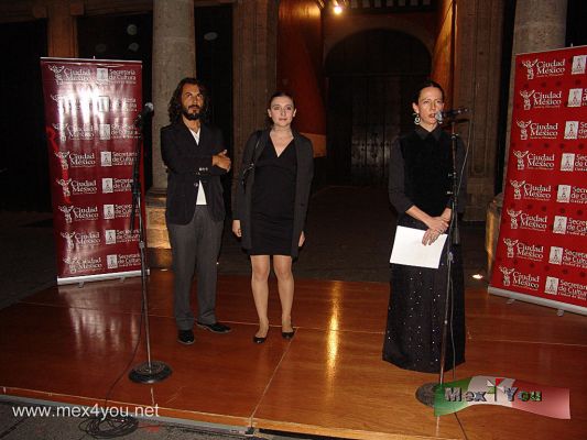 Historia de un CorazÃ³n y Proyecto ZÃ³calo (01-05)
El martes 26 de Enero se inaugurÃ³ en el Museo de la Ciudad de MÃ©xico la exposiciÃ³n:  Historia de un CorazÃ³n y Proyecto ZÃ³calo en la cual estuvieron artistas como Luciano Matus y Virginie Kastel, los cuales agradecieron la asistencia de los medios de comunicaciÃ³n para admirar este punto de vista de los artistas sobre el centro de la Ciudad de MÃ©xico:  El ZÃ³calo. 

Al inaugurar la muestra, Cristina Faesler, directora de este Museo, seÃ±alÃ³ que Proyecto ZÃ³calo es la primera exposiciÃ³n del recinto â€œen este aÃ±o, en el que vamos a tener que plantarnos frente al espejo de la cultura y el arte para examinar crÃ­ticamente cÃ³mo ha sido nuestra vida en estos Ãºltimos dos siglos. 
Keywords: historia corazon proyecto zocalo museo ciudad mexico 