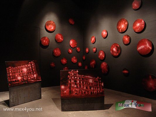 Historia de un CorazÃ³n y Proyecto ZÃ³calo (02-05)
En las Salas del Museo de la Ciudad de MÃ©xico pudimos observar el punto de vista de los artistas donde el ZÃ³calo y los alrededores del mismo son los protagonistas en esta exposiciÃ³n. Luciano Matus enfatizÃ³ que con la instalaciÃ³n se busca conocer el discurso detrÃ¡s de la palabra ZÃ³calo, que originalmente designaba un desplante concebido para recibir un monumento a la independencia nunca construido. â€œSin embargo, la presencia de esta base sin monumento derivÃ³ en la designaciÃ³n de toda la Plaza de la ConstituciÃ³n, tornÃ¡ndose asÃ­ punto de referencia obligado para los citadinos
Keywords: historia corazon proyecto zocalo museo ciudad mexico 