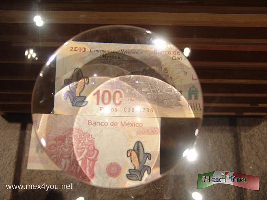 Historia de un CorazÃ³n y Proyecto ZÃ³calo (03-05)
Desde diferentes puntos de vista podremos observar instalaciones y arte elaborado con los mÃ¡s diferentes materiales como: billetes antÃ­guos y tambiÃ©n podremos observar los mÃ¡s modernos elaborados con tecnologÃ­a de punta  y conmemorativos. 

Proyecto ZÃ³calo constituye una selecciÃ³n de representaciones histÃ³ricas de este espacio, desde la fundaciÃ³n de TenochtitlÃ¡n hasta el presente. Estas representaciones incluyen Ã³leos, maquetas, dibujos, fotografÃ­as y grabados. 


Keywords: historia corazon proyecto zocalo museo ciudad mexico 
