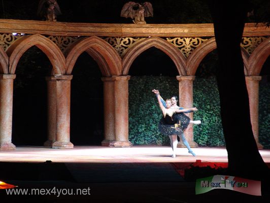 El Lago de los Cisnes en Chapultepec / The Swan Lake in Chapultepec Woods (04-05)
Los jÃ³venes cazadores encuentran un lago dominado por el brujo Von Rothbart, quien al verse desfavorecido por la mirada de Odette la transforma en un precioso cisne junto con su corte. Sigfrido conoce a Odette al filo de la medianoche, al presenciar el desencantamiento de los cisnes. Von Rothbart observa este encuentro y, al buscar la venganza, interpone a Odile, el cisne negro, para que el prÃ­ncipe engaÃ±ado rompa los votos del primer amor, confundido por la magia y la belleza.

The young hunters found a lake dominated by the sorcerer Von Rothbart, who will be disadvantaged by andalusia the eyes of Odette transforms into a beautiful swan with his court. Siegfried meets Odette midnight andalusia, andalusia witnessed the disappointment.
Keywords: lago cisnes swan lake chapultepec bosque woods isleta ballet tchaikovsky