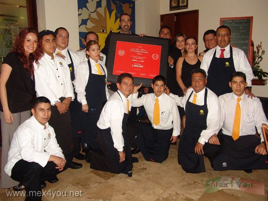 Cliente Un MillÃ³n en el Restaurante Salute / One Million Client in the Salute Restaurant (05-05)
El Restaurante Salute es una muy buena opciÃ³n para disfrutar de alimentos preparados con los mÃ¡s frescos y mejores ingredientes a precios accesibles innovando en los alimentos que sirven que varÃ­an cada semana. En realidad es una muy buena opciÃ³n para visitar y gozar con este rico concepto en alimentos. Su equipo le servirÃ¡ con atenciÃ³n y servicios de calidad.
The Restaurant Salute is a very good option to enjoy foods prepared with the freshest and best ingredients at affordable prices to innovate in the food they serve which vary each week. It is actually a very good option to visit and enjoy this concept rich in food. His team will work with care and quality services.
Keywords: restaurante salute grupo group bgm