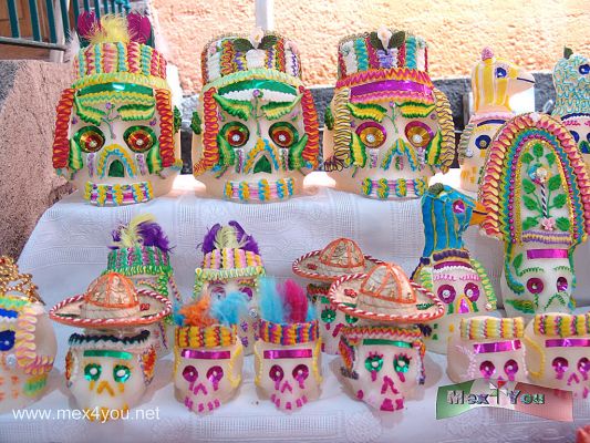 Calaveras de AzÃ¹car / Sugar Skulls
Keywords: calaveras azucar skulls skull dulce candy mexican mexicano mexicanos dia muertos day dead