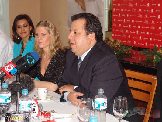 Convocatoria para Romper record Guinness en el Angel / Independence Angel break Guinness Record (02-05)
El Lic. Victor Hugo RodrÃ­guez Presidente de Editorial Agueda indico que la foto serÃ¡ incluida en la prÃ³xima ediciÃ³n del libro " Los Mejores Chefs de MÃ©xico " y asÃ­ tambiÃ©n promover la industria gastronÃ³mica nacional, la cual cuenta con una oferta Culinaria a nivel Internacional.

Lic. Victor Hugo Rodriguez President of Editorial Agueda pointed out that the photo will be included in the next edition of the book "Best Chefs of Mexico" and also promote the national grastronomical industry, which has an offer at the International Culinary.
Keywords: record guinness angel independencia incependence Sommeliers champs elysees