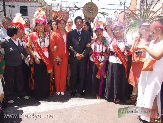 Inicia la Flor mÃ s Bella del Ejido / The most Ejido Beautiful Flower 2009 (03-07)
Con el sol de medio dÃ­a acentuando la primavera, y con mÃºsica prehispÃ¡nica de fondo, el jefe delegacional en Xochimilco, Uriel GonzÃ¡lez MonzÃ³n, inaugurÃ³ la 224 ediciÃ³n de una de las fiestas mÃ¡s antiguas de la Ciudad de MÃ©xico, La Flor MÃ¡s Bella del Ejido 2009, donde 52 jÃ³venes buscarÃ¡n coronarse como la representante cultural de esta fiesta que tendrÃ¡ lugar del 29 de marzo al 5 de abril en el Centro HistÃ³rico de Xochimilco.

With the sun at noon stressing the spring, and with pre-Hispanic music background, the head delegacional at Xochimilco, Uriel GonzÃ¡lez MonzÃ³n, opened the 224 edition of one of the oldest festivals of Mexico City, La Flor MÃ¡s Bella's Ejido 2009, where 52 young people seek crowned as the representative of this party.
Keywords: flor bella ejido xochimilco flower beautiful