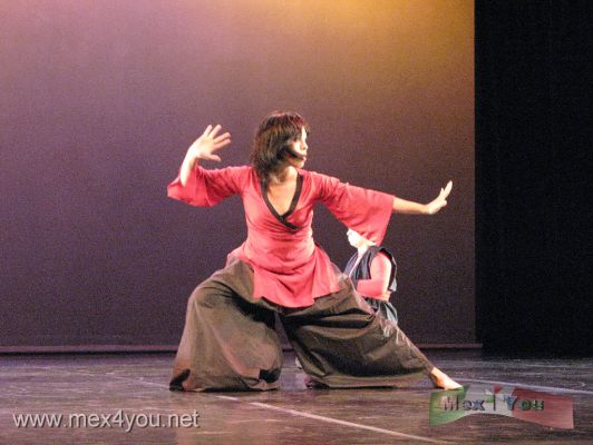 Teatro de la Danza / Dance Teather (01-02)
La CoordinaciÃ³n Nacional de Danza del Instituto Nacional de Bellas Artes (INBA) ofrecerÃ¡, durante el mes de julio, una programaciÃ³n enfocada a atender a todos los pÃºblicos que gustan de este gÃ©nero artÃ­stico. EspectÃ¡culos de danza contemporÃ¡nea a cargo de diversas compaÃ±Ã­as nacionales e internacionales, una programaciÃ³n infantil y espacios  para tener un acercamiento con el gremio dancÃ­stico. 

Photo by: JesÃºs SÃ¡nchez. 
Keywords: teatro danza dance teather