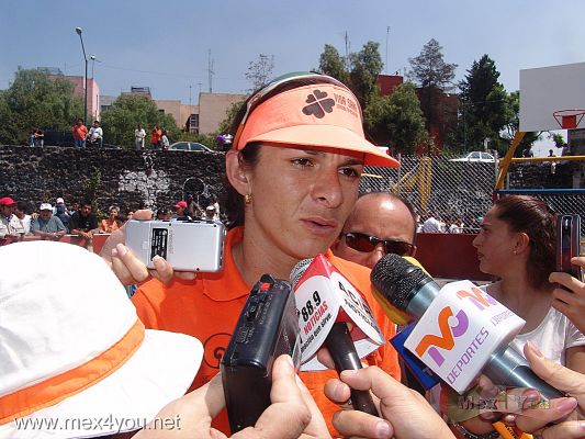 Ana Gabriela Guevara en CoyoacÃ¡n / in Coyoacan (01-08)
Estuvieron presentes en esta jornada la Titular de la CoordinaciÃ³n de Cultura Deportiva, FÃ­sica y de Salud en el Distrito Federal, Ana Gabriela Guevara quien con el Jefe Delegacional en CoyoacÃ¡n, Heberto Castillo JuÃ¡rez, quienes tambiÃ©n participaron en diversas acciones como pintar algunos espacios pÃºblicos.
Were present at this actions  the holder Coordination of Culture Sports, Physical and Health in the Federal District, Ana Gabriela Guevara,the Delegacional Chief in Coyoacan, Heberto Castillo Juarez, who also participated in various activities such as painting some public spaces.
Keywords: ana gabriela guevara coyoacan jornadas comunitarias