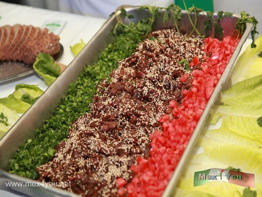 Primer Festival GastronÃ³mico / First Gastronomic Festival (03-03)
En relaciÃ³n con la celebraciÃ³n es importante mencionar que los restaurantes ofrecerÃ¡n descuentos, cortesÃ­as y promociones adicionales, ademÃ¡s habrÃ¡ eventos especiales como degustaciones, actividades culturales y conferencias.

La realizaciÃ³n de este evento cuenta con el apoyo de la SecretarÃ­a de Turismo del Distrito Federal, debido a que busca promover la imagen de la Ciudad como destino gastronÃ³mico mundial, impulsar la ardua labor de los prestadores de servicios culinarios y difundir la riqueza y amplia oferta gastronÃ³mica que existe en la Ciudad que va desde la comida tÃ­pica mexicana, cocina casera, vegetariana, internacional hasta las mÃ¡s novedosas propuestas de la nouvelle cuisine o la comida molecular.


Photo by: JesÃºs SÃ¡nchez
Keywords: primer festival gastronomic gastronomico first alejandro rojas distrito federal turismo tourism food comida gastronomia