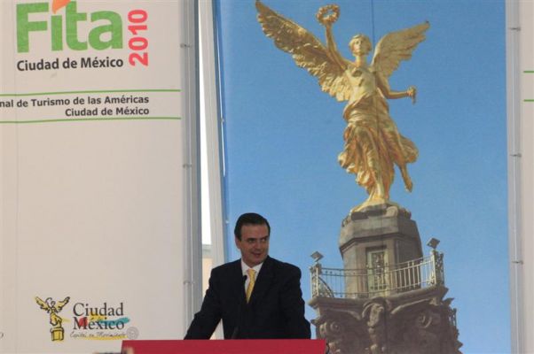 Feria Internacional de Turismo de las AmÃ¨ricas / America Tourism International Fair (03-04)
En el Museo Nacional de AntropologÃ­a, el mandatario local destacÃ³ que este evento que se realizarÃ¡ el 23 de septiembre de 2010, en el marco de las festividades del Bicentenario del Movimiento de Independencia y del Centenario de la RevoluciÃ³n Mexicana, permitirÃ¡ ademÃ¡s refrendar el cÃºmulo de actividades econÃ³micas que el turismo deja en la ciudad, aportando el valor agregado mÃ¡s importante en la Ãºltima dÃ©cada.
Frente a miembros del Cuerpo DiplomÃ¡tico y representantes de diversas empresas turÃ­sticas en la ciudad, Ebrard Casaubon explicÃ³ que esta Feria serÃ¡ base de una estrategia econÃ³mica para la recuperaciÃ³n del crecimiento econÃ³mico, creaciÃ³n de empleos y reactivaciÃ³n econÃ³mica.

Keywords: FITA Feria internacional turismo fair international tourism  marcelo ebrard