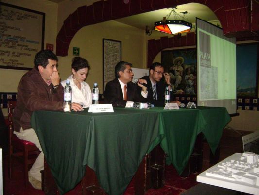 Nueva Plaza Garibaldi para el 2010 (01-03)
La recuperaciÃ³n de Garibaldi como destino turÃ­stico de MÃ©xico, seguirÃ¡ en pie pese a cualquier futuro de la SecretarÃ­a de Turismo del Gobierno Federal, dijo el secretario de Turismo de la Ciudad de MÃ©xico, Alejandro Rojas DÃ­az DurÃ¡n durante la presentaciÃ³n del Programa Integral de RemodelaciÃ³n de la Plaza de Garibaldi.

AcompaÃ±ado de el arquitecto RenÃ© Caro, subdirector de la Autoridad del Espacio PÃºblico; CÃ©sar Cravioto, director del Instituto de Asistencia Social y Adriana SepÃºlveda, directora general de la Autoridad del Espacio PÃºblico del GDF, declarÃ³ que no existe temor a que la inversiÃ³n y apoyo por parte del gobierno federal en dicho programa sean cancelados.

Fotos: SecretarÃ¬a de Turismo
Keywords: plaza garibaldi alejandro rojas square mariachi mezcal