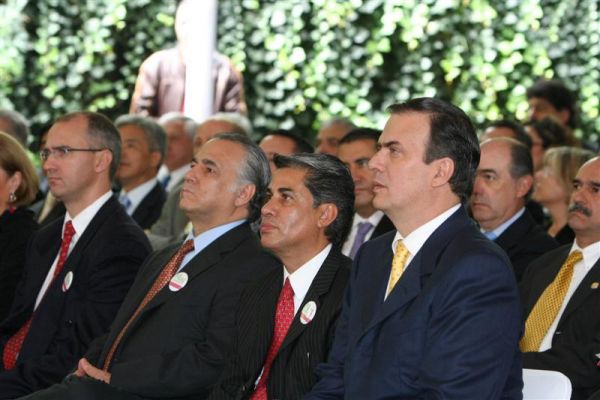 Feria Internacional de Turismo de las AmÃ¨ricas / America Tourism International Fair (04-04)
Ebrard adelantÃ³ que para el 2010 tambiÃ©n se efectuarÃ¡n juegos y actividades deportivas en el marco de la conmemoraciÃ³n de los 200 aÃ±os de la Independencia de MÃ©xico y los 100 aÃ±os de la RevoluciÃ³n Mexicana, â€œtodos estos eventos se realizarÃ¡n para que el paÃ­s y la Ciudad de MÃ©xico ocupe el lugar que debe tener en el concepto mundial y en la prosperidad y el desarrollo del paÃ­s y la ciudadâ€, indicÃ³.
Alejandro Rojas , seÃ±alÃ³ que con la realizaciÃ³n de la Feria, donde participarÃ¡n mÃ¡s de 200 expositores nacionales e internacionales, la Ciudad de MÃ©xico darÃ¡ un paso vital hacia su consolidaciÃ³n como destino turÃ­stico y abrirÃ¡ las puertas a todo el mundo de compradores provenientes de mÃ¡s de 50 paÃ­ses.
Keywords: FITA Feria internacional turismo fair international tourism  marcelo ebrard alejandro rojas